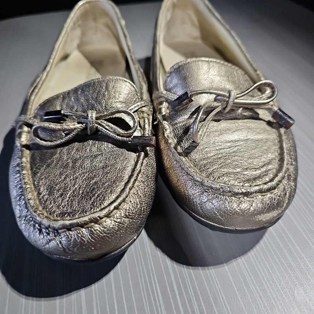 Michael Kors Women's Gold Boat Shoes -‎ Size 6M Great PreOwned Condition